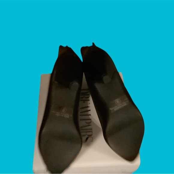 Low Heel Pointed Toe Ankle Booties. Comfortable, elegant, and modern fashion NWT - Picture 5 of 10